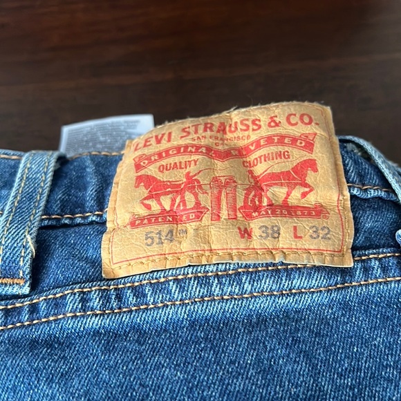 I am selling an authentic Levi Jeans - Picture 5 of 6